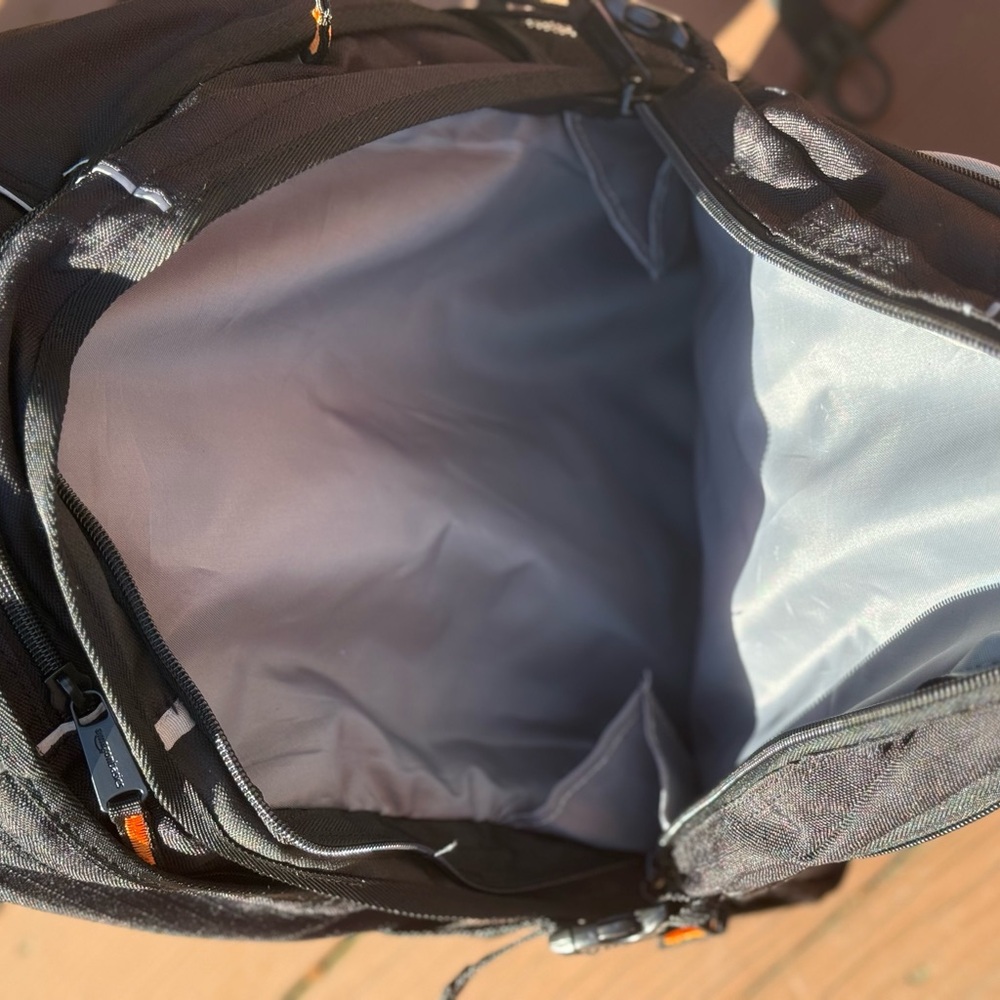 Amazon Basics Laptop Backpack - Picture 7 of 12